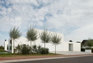 The Contemporary Villa VH by Beel Achtergael Architecten front entrance Interior Design Blogs