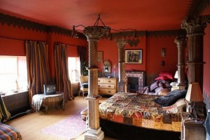 Aesthetic Gorgeous Classy Moroccan Themed Bedroom With Artistic Four Pilar 590x395 bedroom