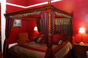 Red Canopy Bedroom1 Interior Design Blogs