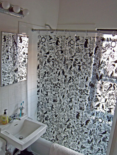 02_shower_curtain_animals