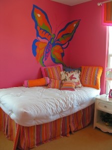 teen_decorating_pink_butterfly