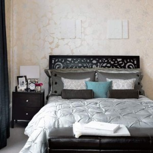 4-black-modern-bedroom-ideas-Chic-silhouettes-bedroom