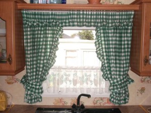 green-kitchen-curtain-ideas-915x686