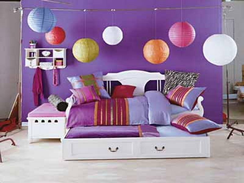 Charming-Small-Teen-Bedroom-Decorating-Ideas