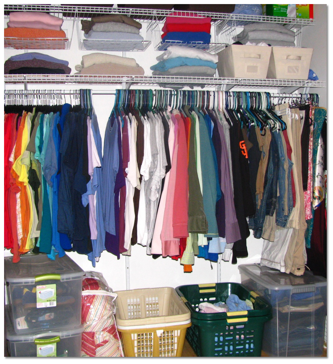 How to organize the closet of a bedroom organized-bedroom-closet