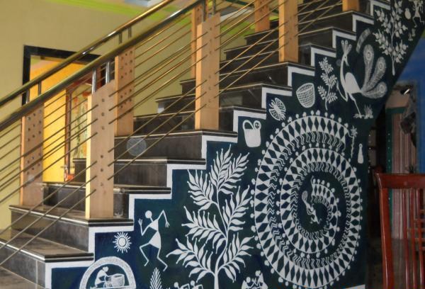 warli-art-for-staircases