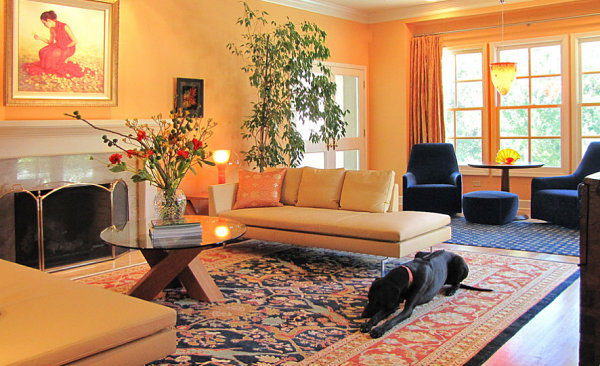 San-Francisco-living-room-in-peach-and-navy-tones