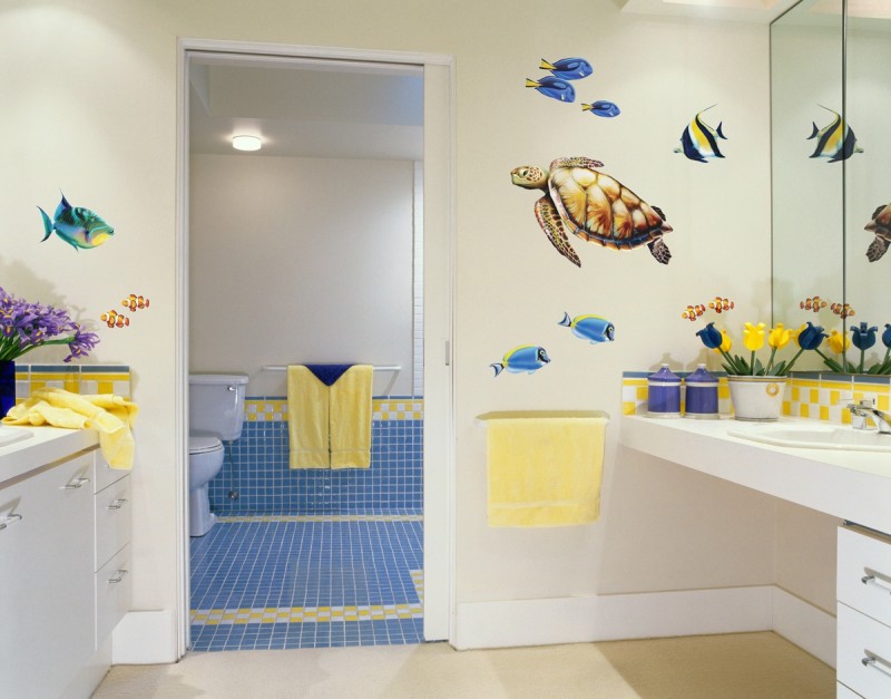 Marine-Animal-Themed-Bathroom-Design-Ideas-with-Large-Mirror-800x627