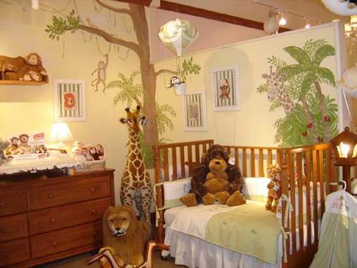 Exciting-Wild-Jungle-Animals-Wall-Murals-in-Small-Kids-Bedroom