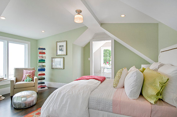 Bright-accents-in-a-pastel-bedroom