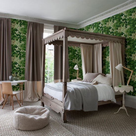 Green-leaf-design-wallpaper-in-bedroom