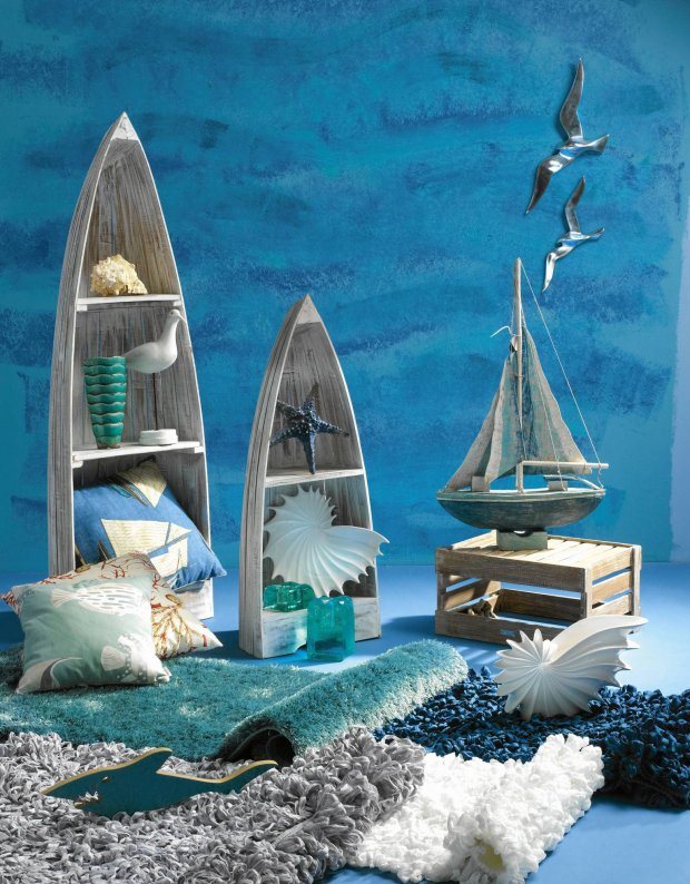 beach-home-decorating-ideas-wooden-accessories-blue-hues