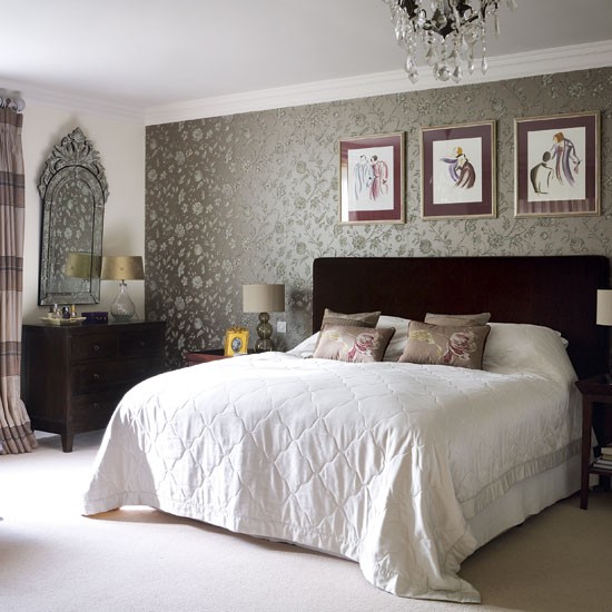 glam wallpaper in bedroom