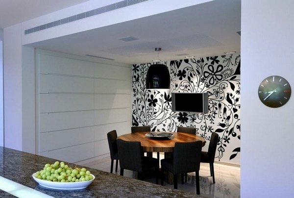 modern-dining-room-wallpaper-ideas-black-white-wallpaper-floral-pattern-black-dining-chairs