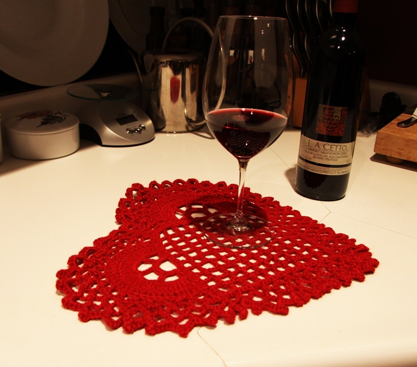 valentines day home decor crocheted table cover red heart 29742 4f81 Interior Design Blogs