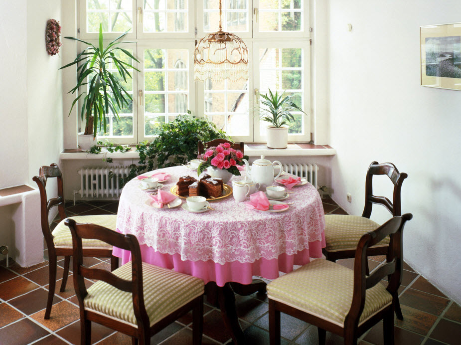 cute and small dining table decoration Interior Design Blogs