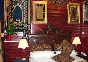 moroccan themed bedroom pndlg Interior Design Blogs