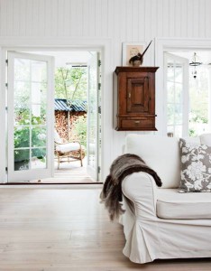 White sofa in country style living room Interior Design Blogs
