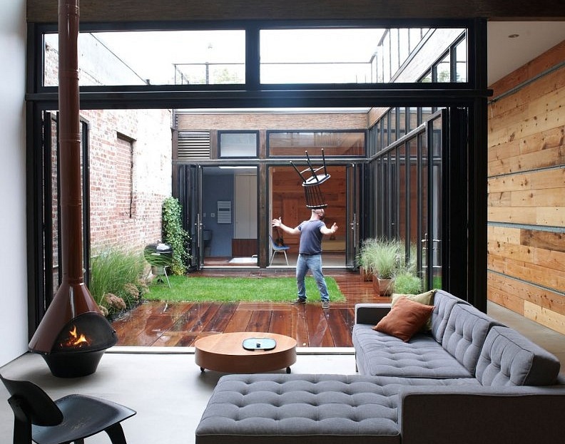 8 Decked Grass Courtyard Interior Design Blogs