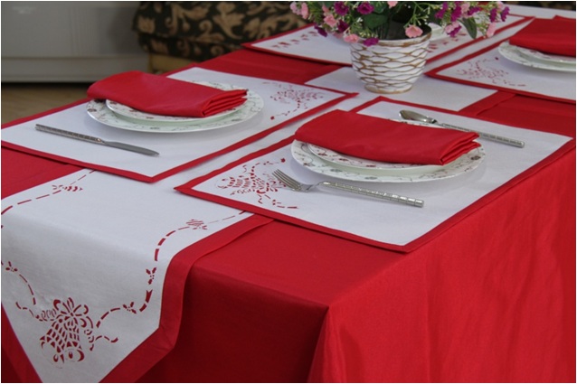 christmas table linens Interior Design Blogs